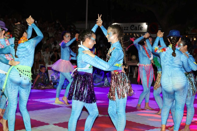 Y los mares sucumben ante la acción depredadora y el egoísmo de la humanidad en los Escacs Vivents de Xàbia  Y los mares sucumben ante la acción depredadora y el egoísmo de la humanidad en los Escacs Vivents de Xàbia